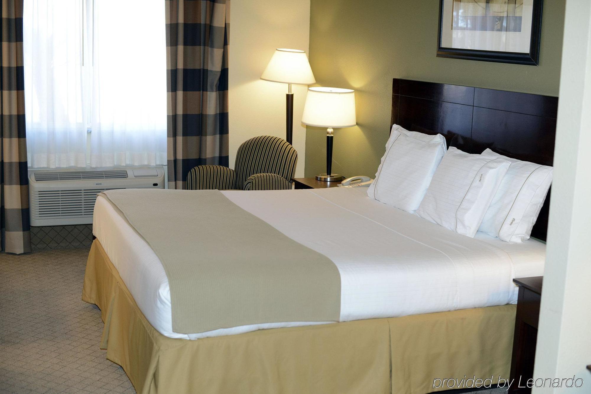 Holiday Inn Express & Suites Alamogordo Highway 54/70 By Ihg Room photo