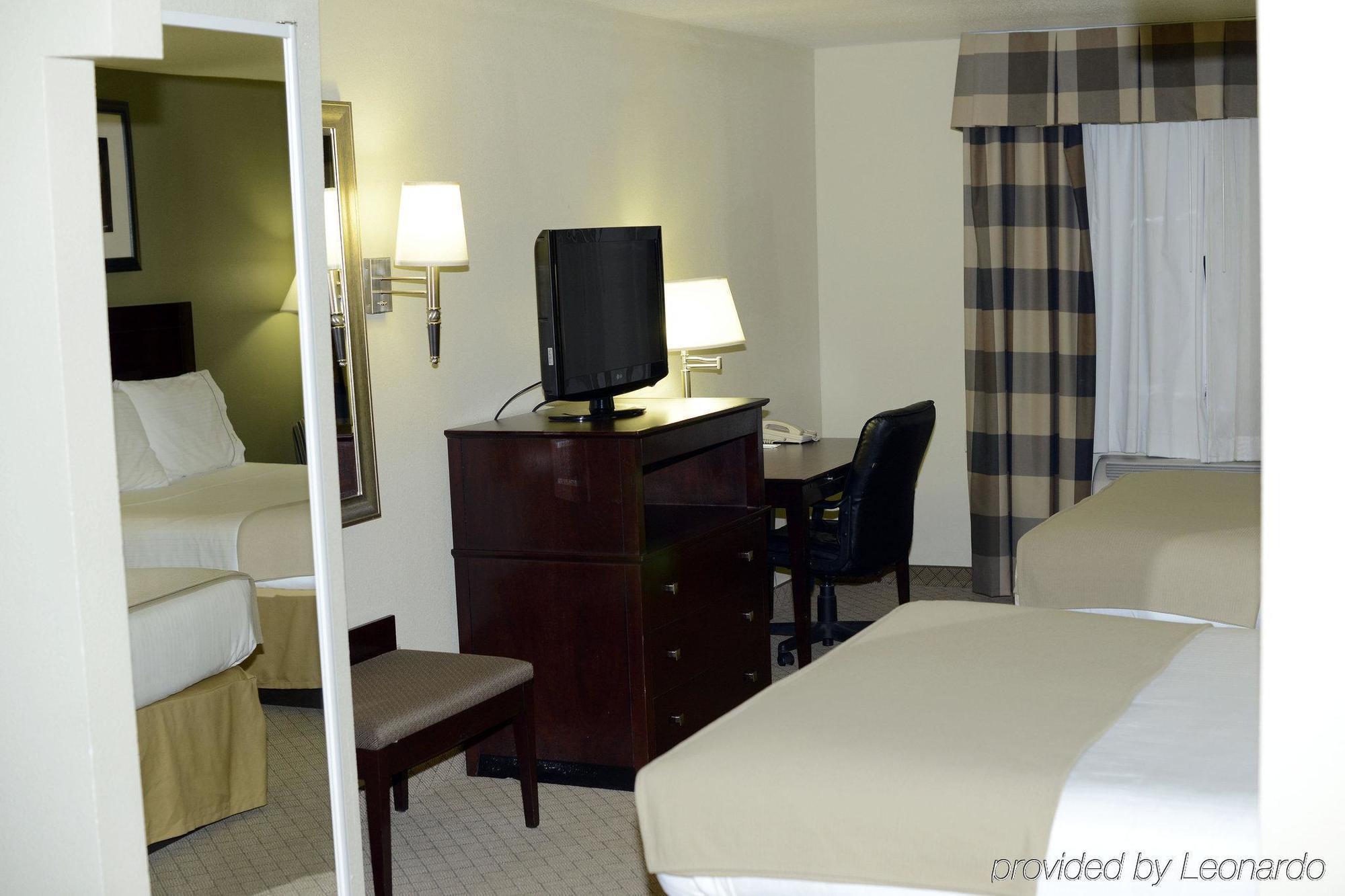 Holiday Inn Express & Suites Alamogordo Highway 54/70 By Ihg Room photo